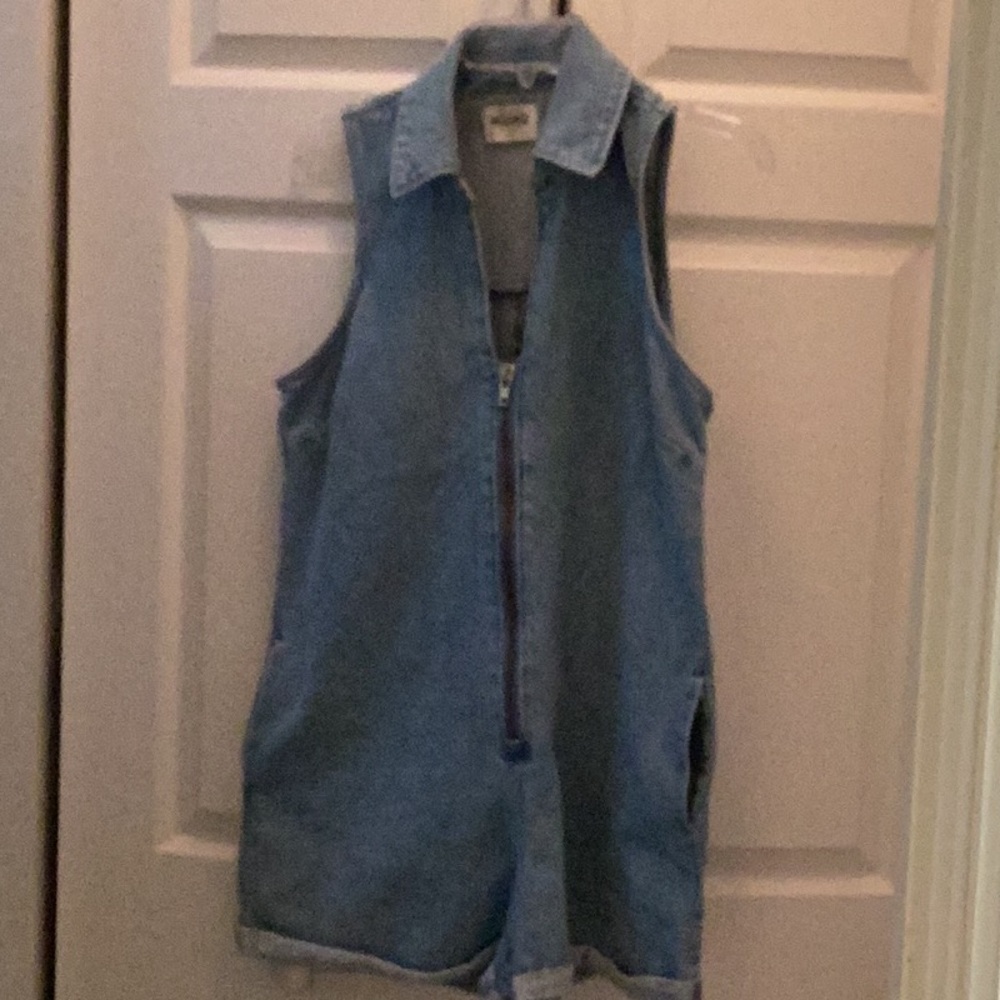 🦋Awesome MUMU Denim Romper Size Med 
Closet Must Have 🦋